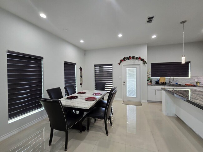 Foto del edificio - 2712 Corsican Ln