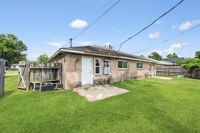Building Photo - 7303 Housman