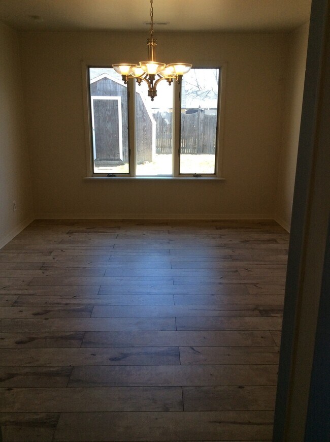 Foto del edificio - Four bedroom two bath expanded home