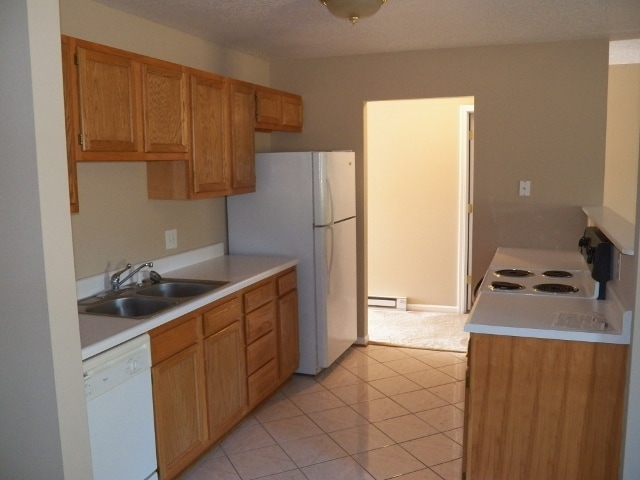 Building Photo - 2035 Vista View Dr