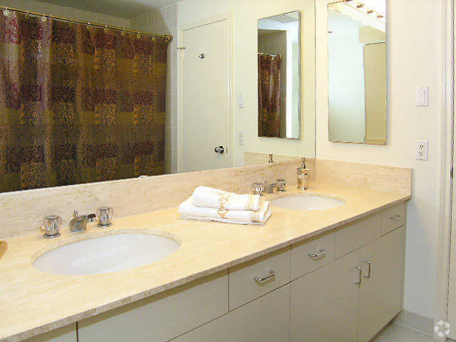 Bathroom - The Parklane