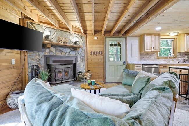 Foto del edificio - 166 Nantahala Pass Rd