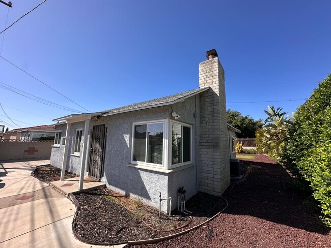 Building Photo - 445 1/2 E Puente St