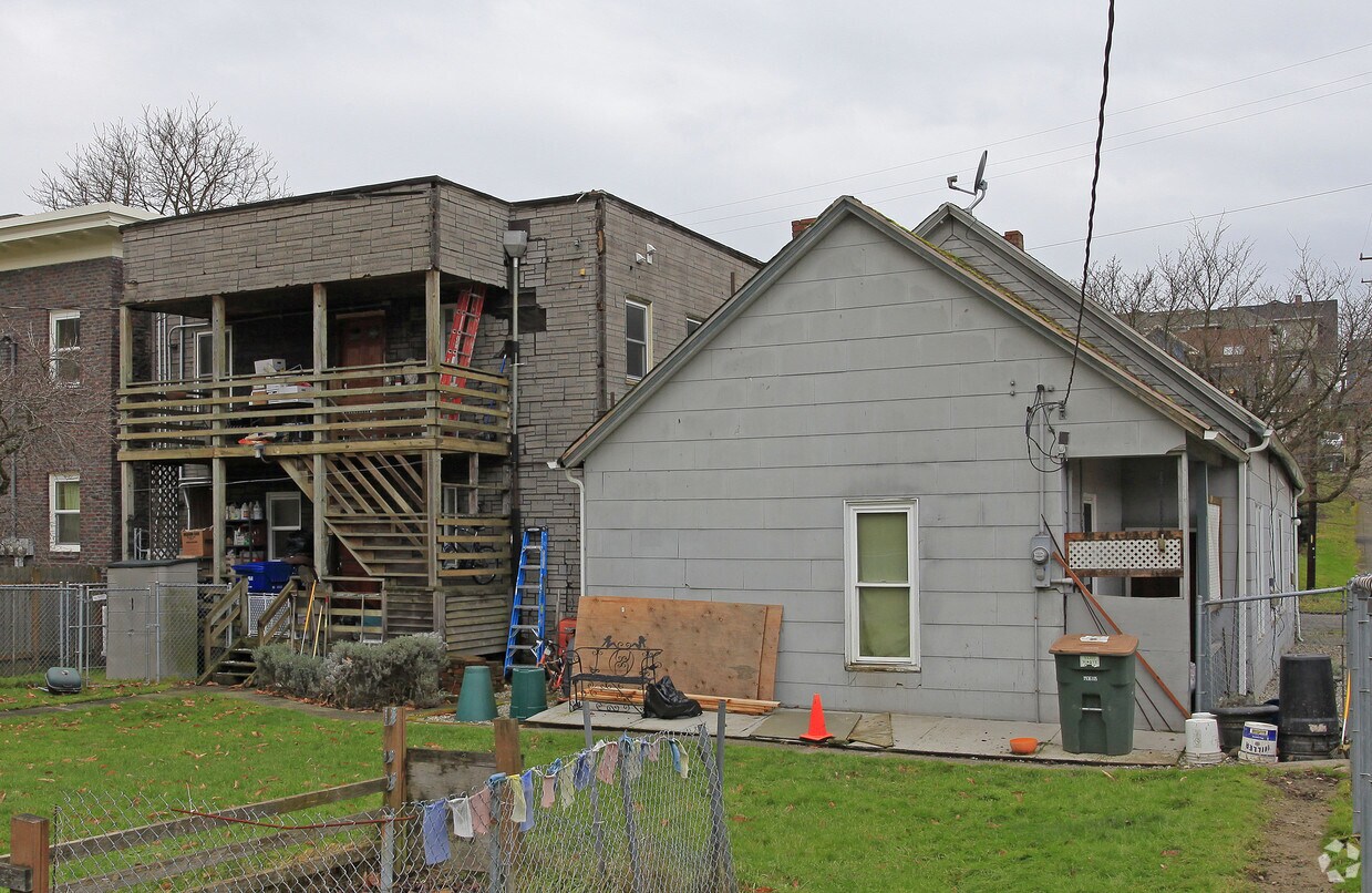 Building Photo - 218 21st Ave
