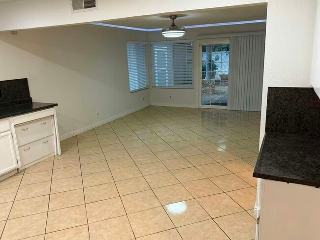 Foto del edificio - 6801 Olive Tree Way