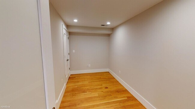 Building Photo - 3 br, 2 bath Condo - 521 Kennedy St NW