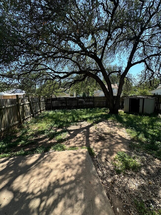 Building Photo - 12609 Tree Line Dr