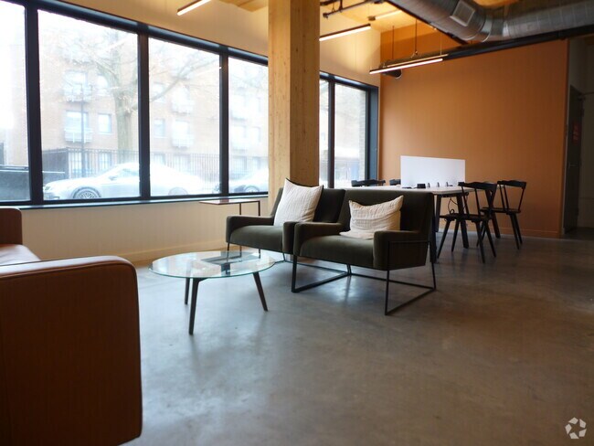 Building Photo - 45 Thorndike St