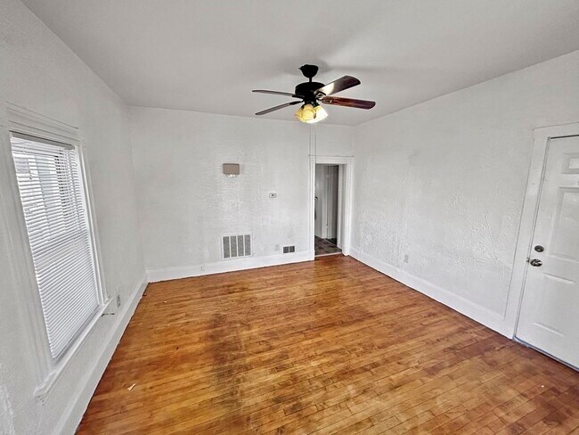 Building Photo - 56 Calmar St
