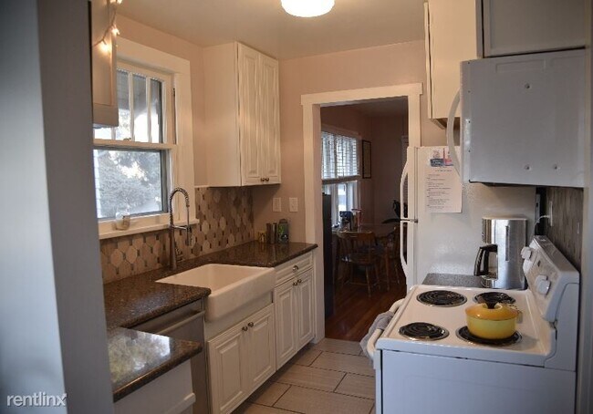 Building Photo - 1 br, 1 bath Apartment - 1203 West Oak Street