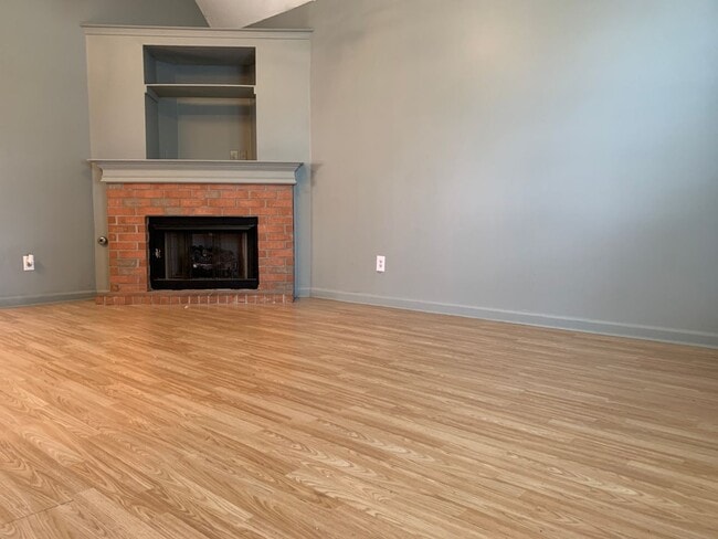 Building Photo - Under repair!