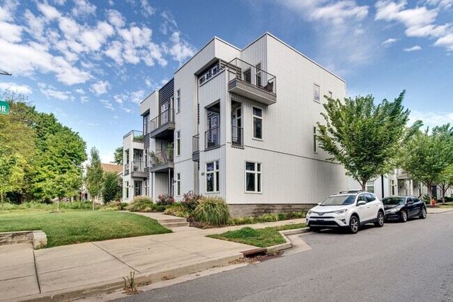Building Photo - 1029 Maxwell Ave