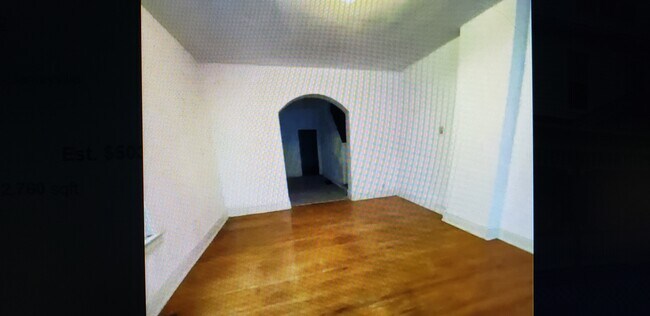 1st floor bedroom too - 921 E 7th St