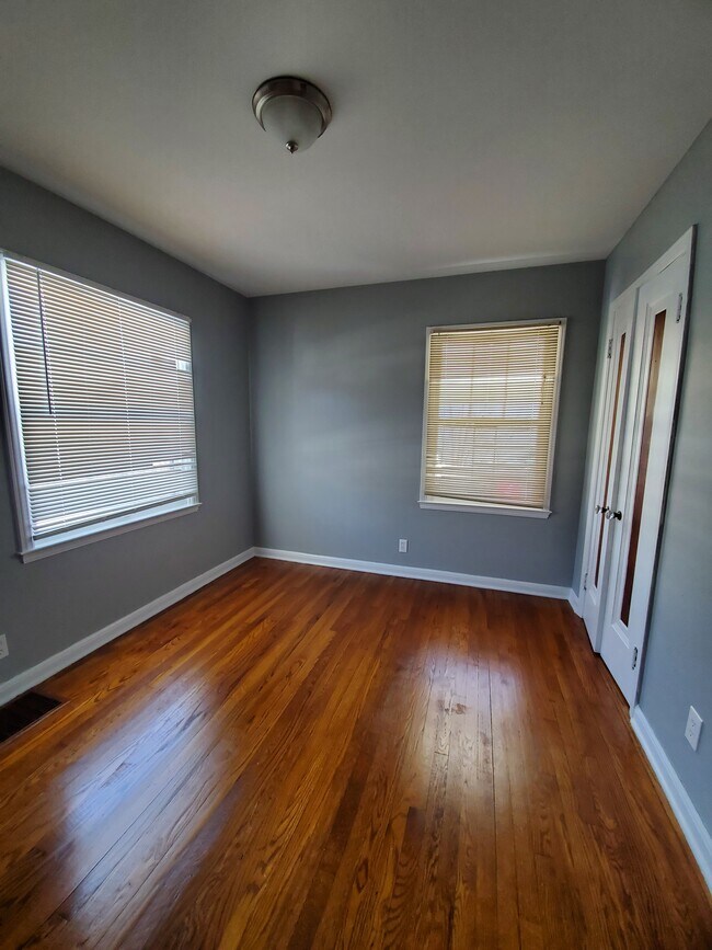 Building Photo - 548 Buckingham Ave