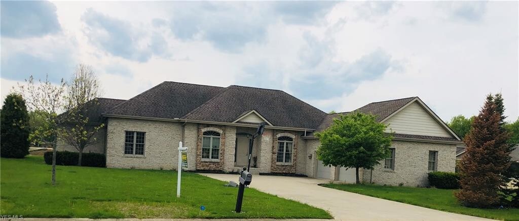 Building Photo - 221 Sanctuary Dr