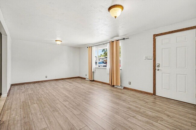 Foto del edificio - 6881 Fox Way