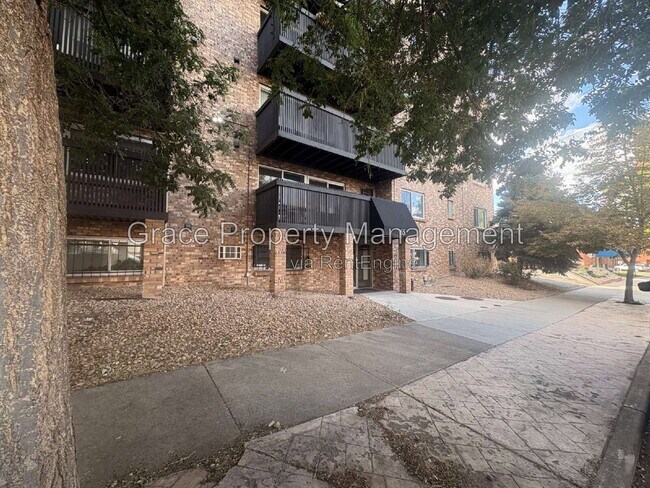 Foto del edificio - 65 N Clarkson St
