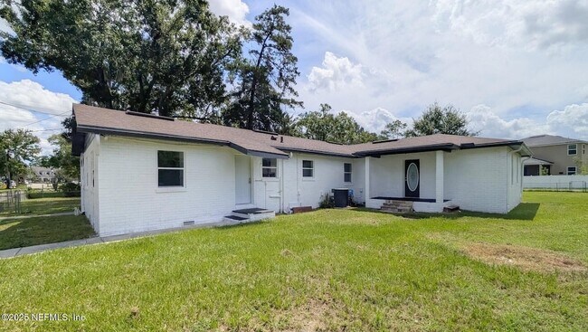 Building Photo - 10128 Hood Rd