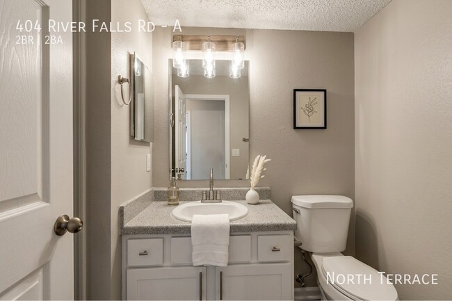 Building Photo - 404 River Falls Rd