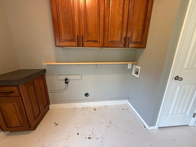 Foto del edificio - HUGE LOT, 3 BEDROOM FULLY UPGRADED KITCHEN...