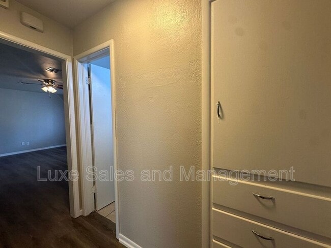 Building Photo - 240 E Kerr Dr