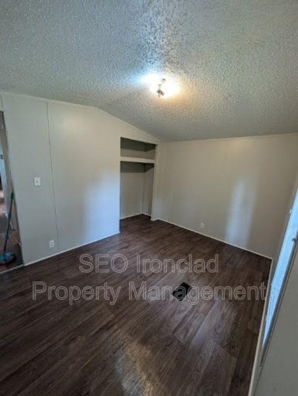 Building Photo - 515 Orme Ave