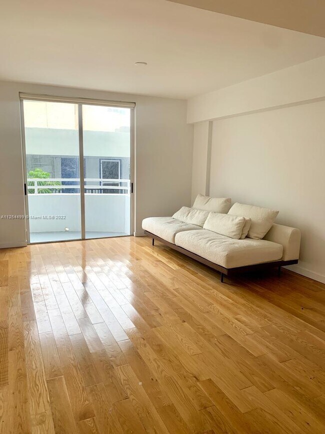 Foto del edificio - 9156 Collins Ave