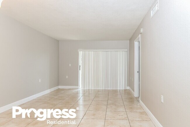 Building Photo - 948 Lake Victoria Dr