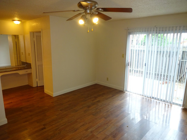 Building Photo - 6330 Havenside Dr