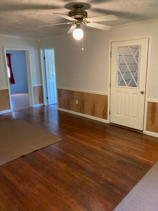 Living Room/Front Door - 7365 Murphy Hurst Ave