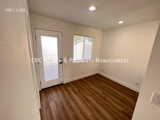 Building Photo - Cozy Studio Available Now