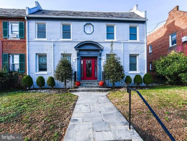 Building Photo - 913 Quincy St NE