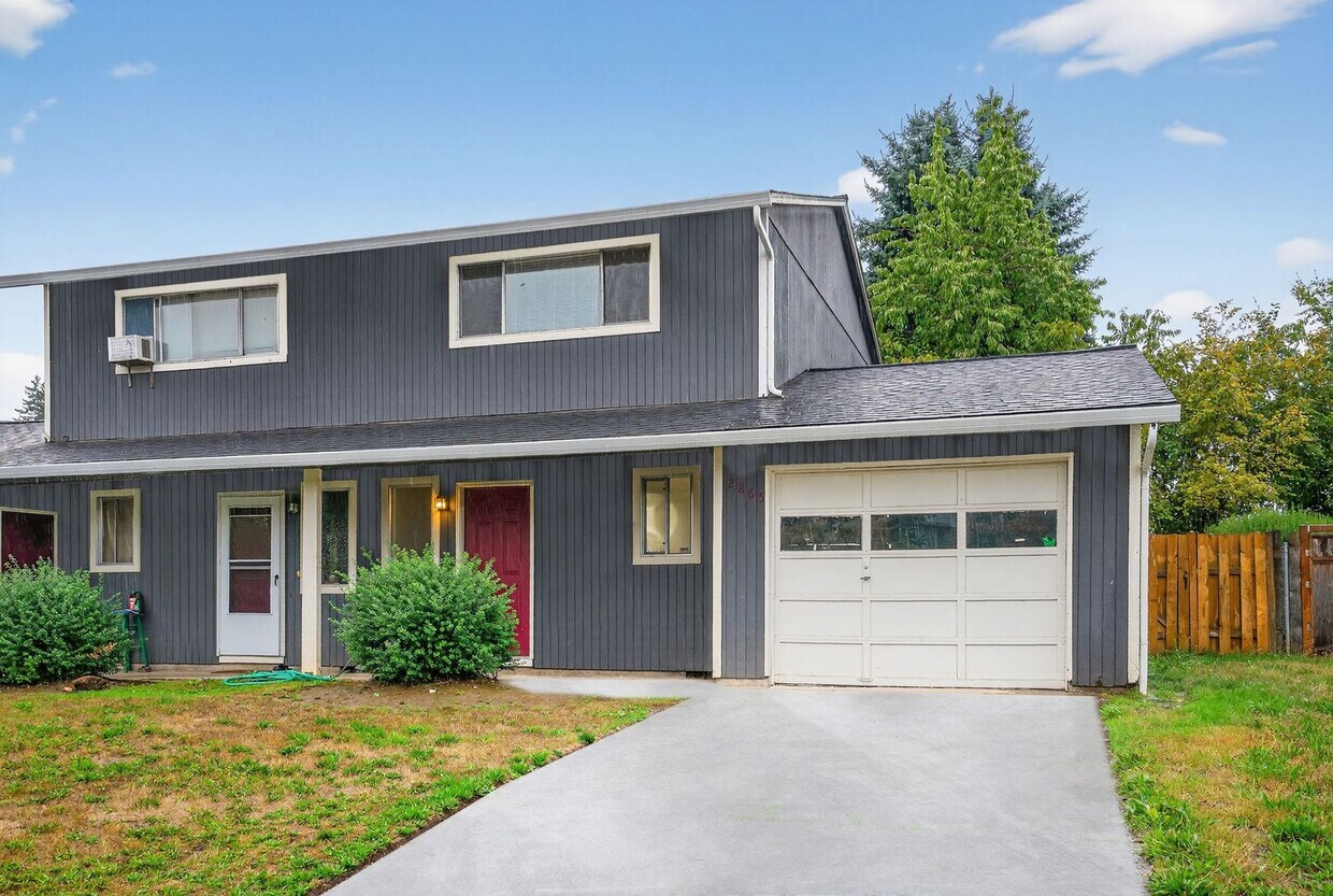 Primary Photo - 2865 N Clark Ct