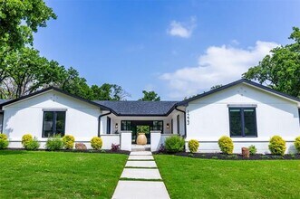 Building Photo - 1223 Ridgewood Cir