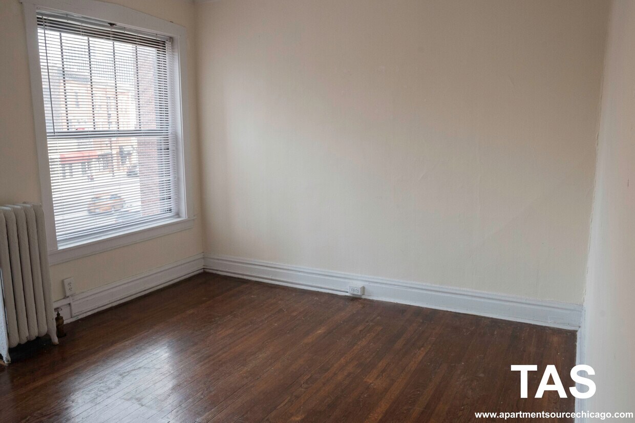 Primary Photo - 2900 N Clark St