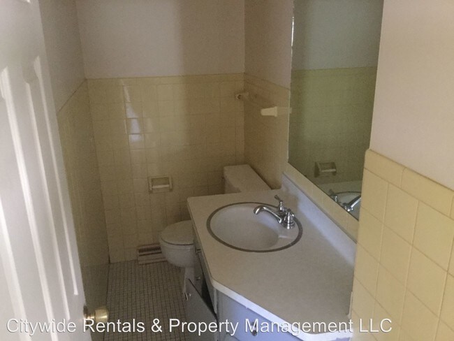 Foto del edificio - 6742-6744 N 58th St