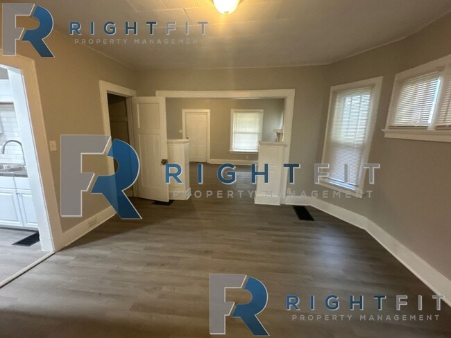 Building Photo - Newly Renovated Home in Dayton!