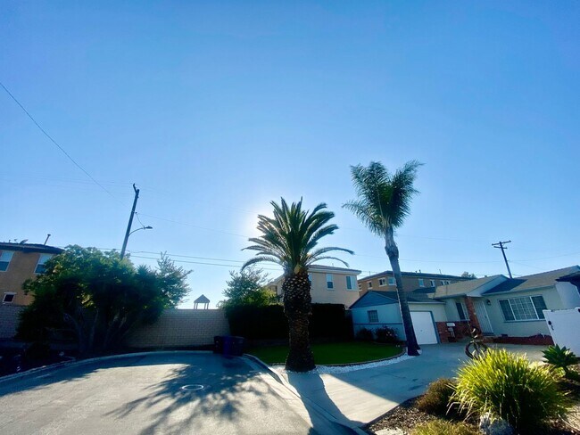 Foto del edificio - 3-Bed, 2-Bath Home, plus Bonus Room/Office...