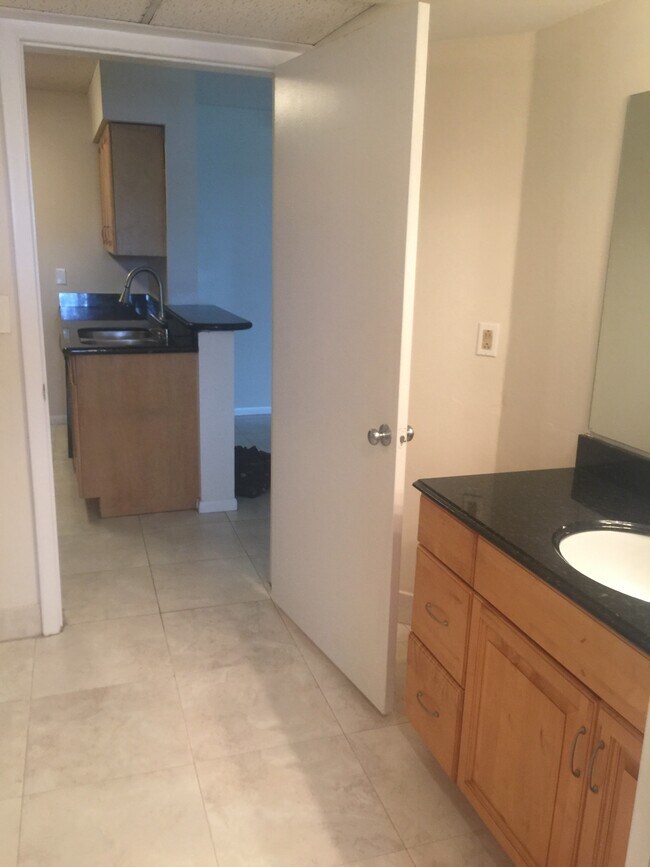 Foto del edificio - 2880 N Oakland Forest Dr