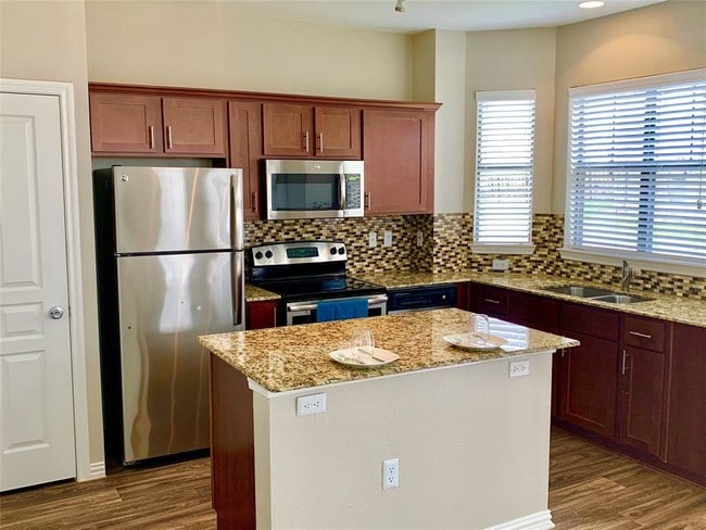 Building Photo - 2725 Stone Oak Dr