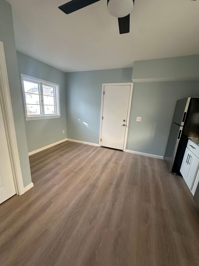 Building Photo - BEAUTIFUL 2BEDROOM 1BATH NEWLY REMODELED