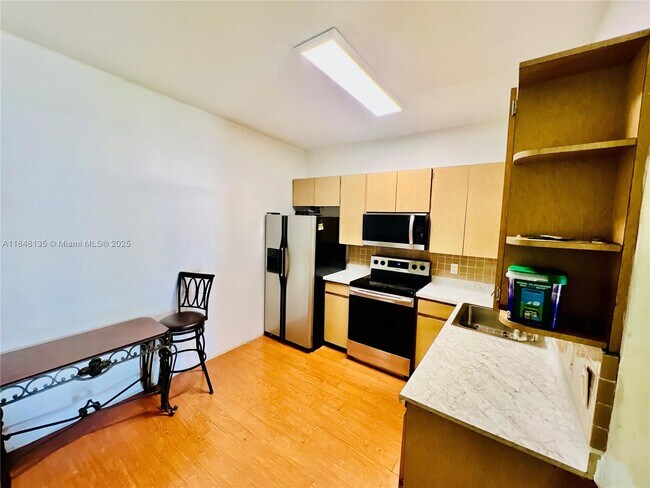 Foto del edificio - 13935 NE 16th Ct