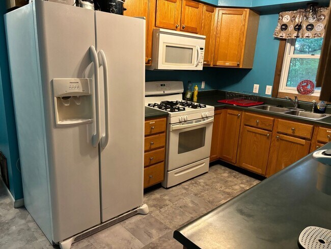 Foto del edificio - Spacious 3BR House in Macomb