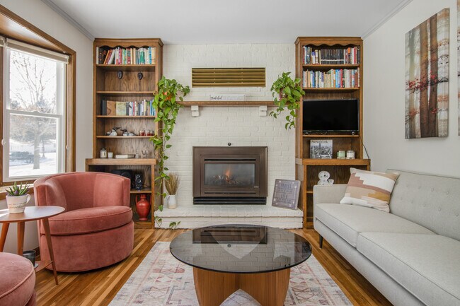 Building Photo - 125 Hackberry Hill
