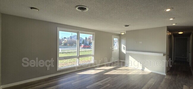 Foto del edificio - 3914 Maplecrest Rd