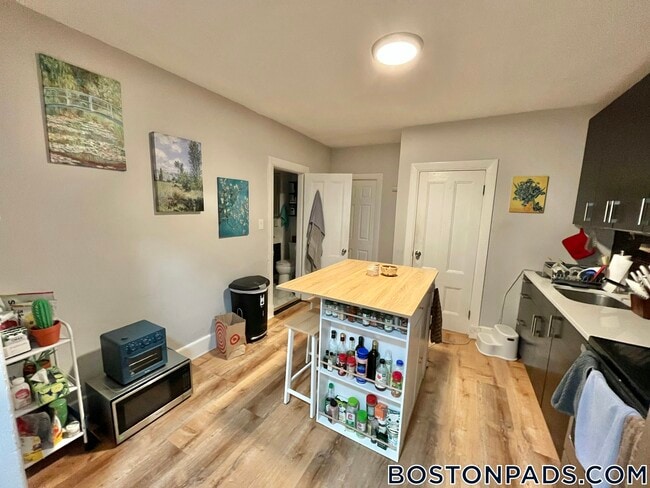 Building Photo - 7 Warwick St