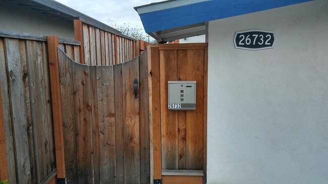 Foto del edificio - Brand new in law/studio unit with private ...