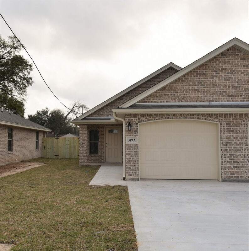 403 North 2 1/2 St. Ste B, Nederland, TX 77627 Townhome Rentals in