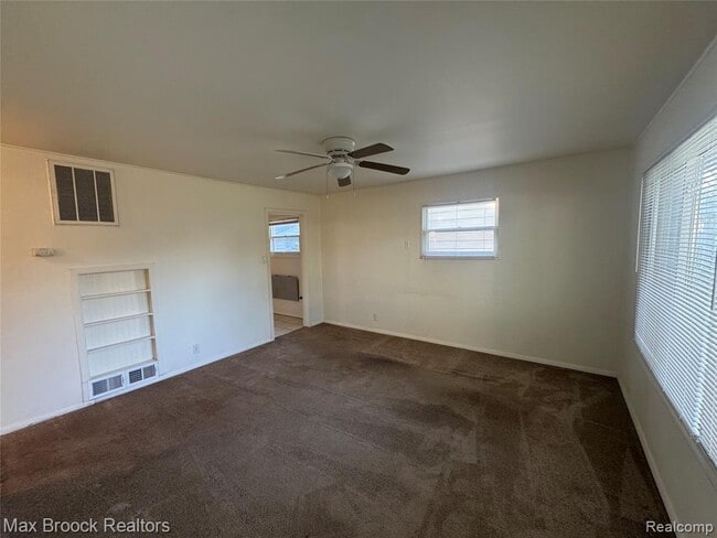 Building Photo - 1561 E Meyers Ave