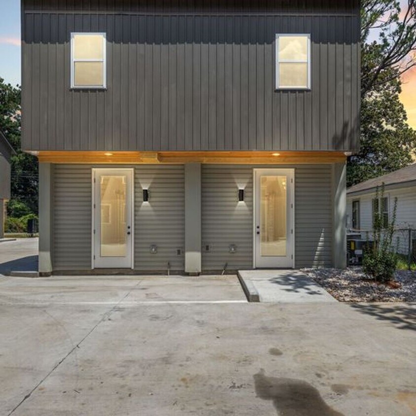 Primary Photo - 1 Bed 1.5 Bath Condo Near Campus!